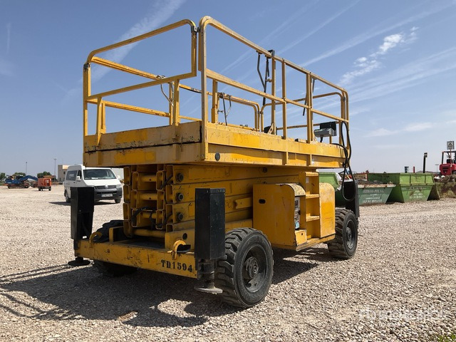2004 Haulotte H15SX 4x4 Diesel Scissor Lift - Scherenbühne: das Bild 3 2004 Haulotte H15SX 4x4 Diesel Scissor Lift - Scherenbühne: das Bild 3
