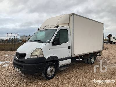 RENAULT 120.35 4x2 - Koffer LKW: das Bild 1 RENAULT 120.35 4x2 - Koffer LKW: das Bild 1