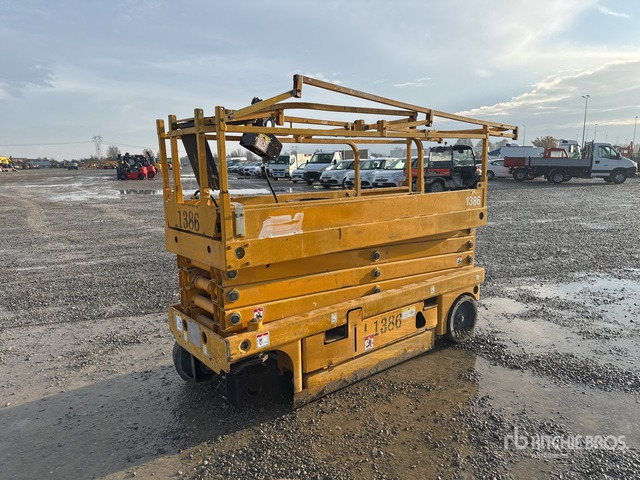 2007 Haulotte Compact 10N Electric (Inoperable) Scissor Lift - Scherenbühne: das Bild 1 2007 Haulotte Compact 10N Electric (Inoperable) Scissor Lift - Scherenbühne: das Bild 1