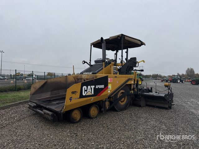 2010 Cat AP600D Wheel Asphalt Paver - Asphaltfertiger/ Straßenfertiger: das Bild 2 2010 Cat AP600D Wheel Asphalt Paver - Asphaltfertiger/ Straßenfertiger: das Bild 2