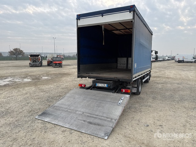 2010 Renault Midlum 215.75 4x2 Curtain Side Truck - Plane LKW: das Bild 4 2010 Renault Midlum 215.75 4x2 Curtain Side Truck - Plane LKW: das Bild 4
