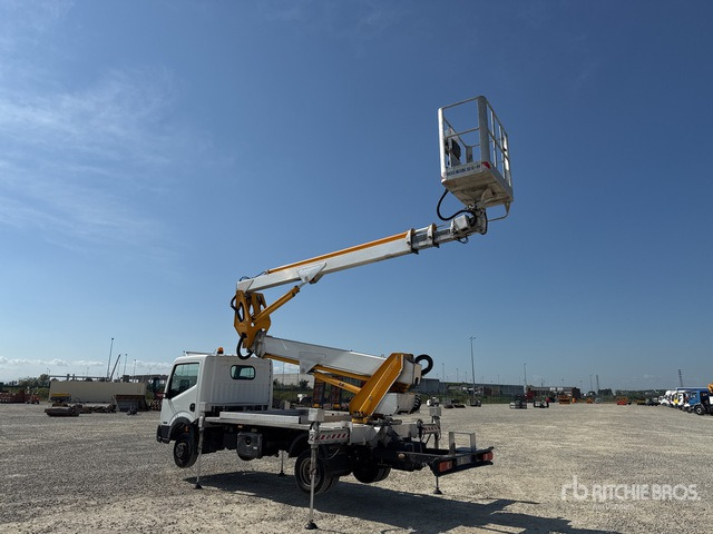2011 Nissan Cabstar 35 - 11 2011 Multitel Pagliero MX250EX ... Bucket Truck - LKW mit Arbeitsbühne: das Bild 3 2011 Nissan Cabstar 35 - 11 2011 Multitel Pagliero MX250EX ... Bucket Truck - LKW mit Arbeitsbühne: das Bild 3