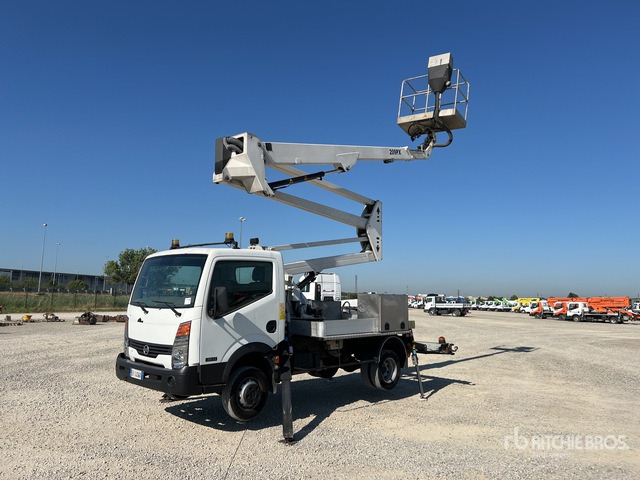 2012 Nissan Cabstar Cabstar 35.11 2012 GSR E209PX 20 m on Bucket Truck - LKW mit Arbeitsbühne: das Bild 2 2012 Nissan Cabstar Cabstar 35.11 2012 GSR E209PX 20 m on Bucket Truck - LKW mit Arbeitsbühne: das Bild 2