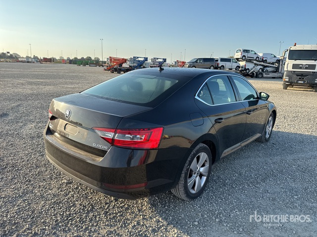 2018 Skoda Superb Autovettura - PKW: das Bild 4 2018 Skoda Superb Autovettura - PKW: das Bild 4