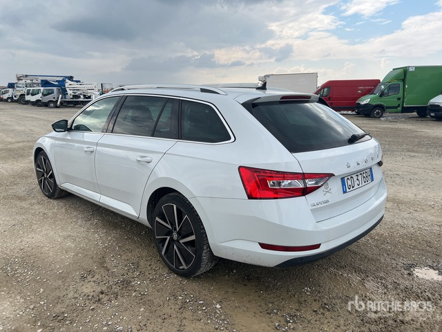 2020 Skoda Superb Wagon 2.0 TDI EVO 150CV EXECUTIVE Automobile - PKW: das Bild 3 2020 Skoda Superb Wagon 2.0 TDI EVO 150CV EXECUTIVE Automobile - PKW: das Bild 3