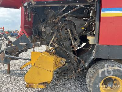 Rundballenpresse NEW HOLLAND BB960: das Bild 18