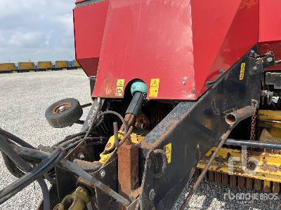 Rundballenpresse NEW HOLLAND BB960: das Bild 8