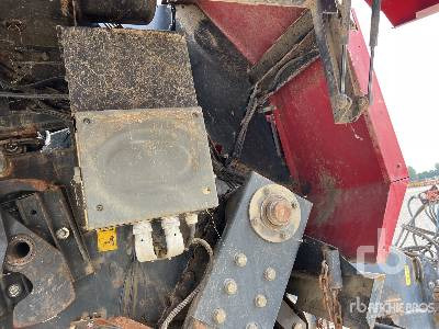 Rundballenpresse NEW HOLLAND BB960: das Bild 28