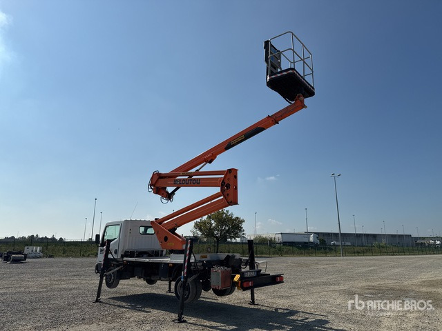 Nissan Cabstar Piattaforma autocarrata - LKW mit Arbeitsbühne: das Bild 4 Nissan Cabstar Piattaforma autocarrata - LKW mit Arbeitsbühne: das Bild 4