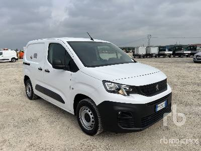 PEUGEOT PARTNER L1 BLUEHDI 100CV PREMIUM - Koffer LKW: das Bild 4 PEUGEOT PARTNER L1 BLUEHDI 100CV PREMIUM - Koffer LKW: das Bild 4