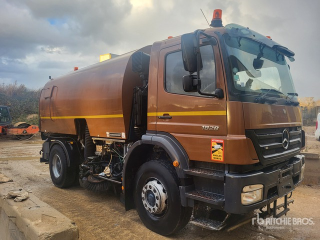 2005 Mercedes AXOR 1828 2005 Bucher Optifant70 on Balayeuse Sweeper Truck - Kehrmaschine: das Bild 2 2005 Mercedes AXOR 1828 2005 Bucher Optifant70 on Balayeuse Sweeper Truck - Kehrmaschine: das Bild 2