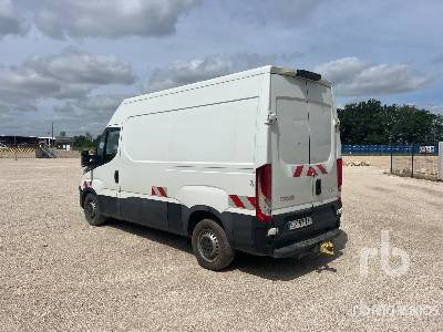 IVECO DAILY 35-140 Vhicule Utilitaire (Inoperable) - Koffer LKW: das Bild 2 IVECO DAILY 35-140 Vhicule Utilitaire (Inoperable) - Koffer LKW: das Bild 2