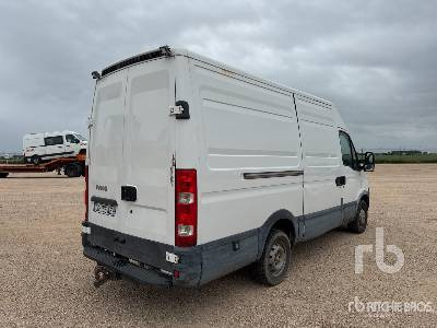 IVECO DAILY 35S12 Vehicule Utilitaire (Inoperable) - Kastenwagen: das Bild 3 IVECO DAILY 35S12 Vehicule Utilitaire (Inoperable) - Kastenwagen: das Bild 3