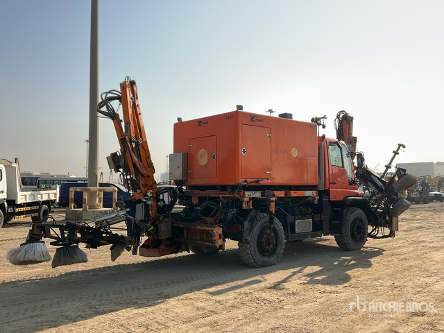 2012 Mercedes-Benz Unimog 500 4x4 Solar Panel Cleaning Truck :Misc. Truck - Kehrmaschine: das Bild 3 2012 Mercedes-Benz Unimog 500 4x4 Solar Panel Cleaning Truck :Misc. Truck - Kehrmaschine: das Bild 3