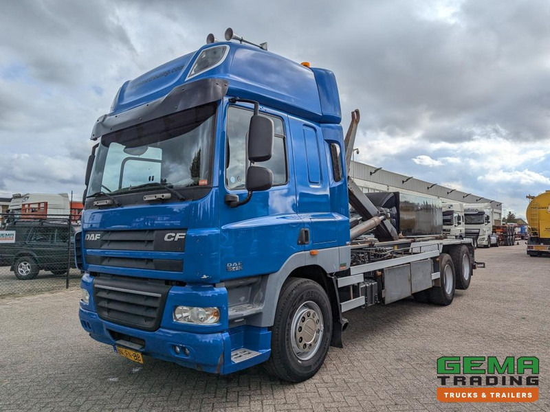 DAF FAS CF85.410 6x2 Euro5 FAS CF85.410 6x2 Spacecab Euro5 - HaakarmSysteem AJK 20T - KlapBumper - Vangmuilkoppeling - Lift-As - Abrollkipper: das Bild 1 DAF FAS CF85.410 6x2 Euro5 FAS CF85.410 6x2 Spacecab Euro5 - HaakarmSysteem AJK 20T - KlapBumper - Vangmuilkoppeling - Lift-As - Abrollkipper: das Bild 1