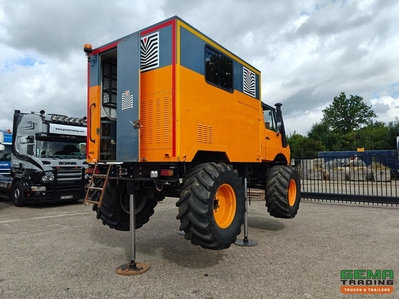Mercedes-Benz Unimog 1300L 4x4 Handgeschakeld - GeslotenBak - PTO - Hydr. steunpoten - Webasto - SondeerWagen - LKW: das Bild 2 Mercedes-Benz Unimog 1300L 4x4 Handgeschakeld - GeslotenBak - PTO - Hydr. steunpoten - Webasto - SondeerWagen - LKW: das Bild 2