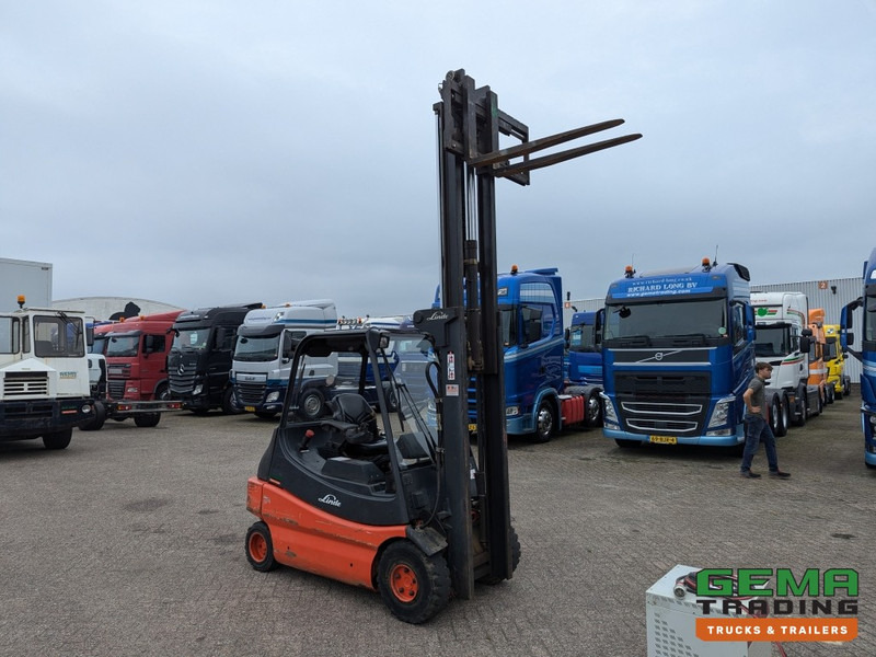 Linde E30 02 - 4058 uur - Duplex Mast - Volrubber Banden - Eurotron 80V-80A Oplader (M34) - Elektrostapler: das Bild 2 Linde E30 02 - 4058 uur - Duplex Mast - Volrubber Banden - Eurotron 80V-80A Oplader (M34) - Elektrostapler: das Bild 2
