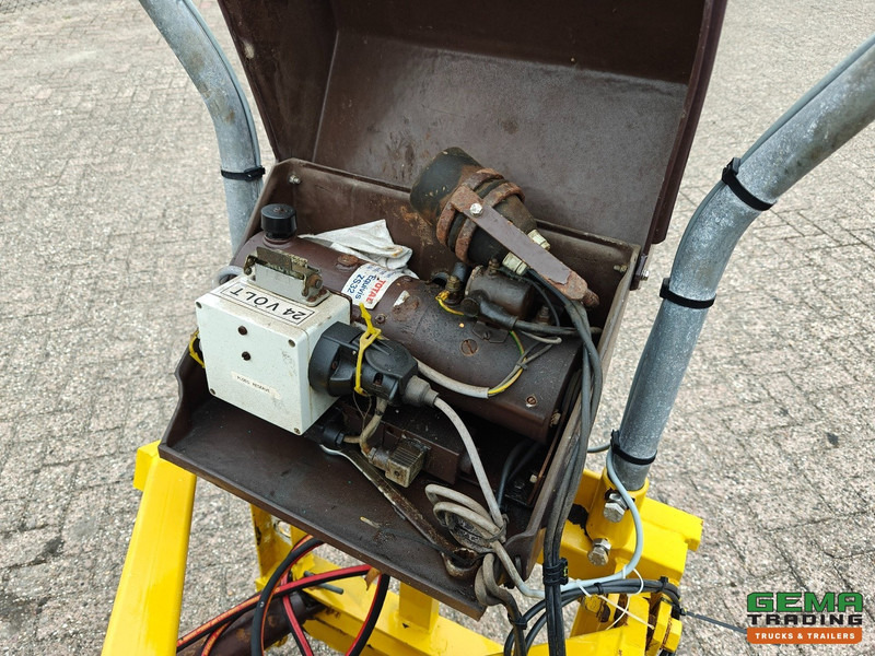 Schneepflug NIDO HYL-240-K24V EPZ-0 SneeuwSchuiver - Hydraulisch verstelbaar - 24V - 2.7M: das Bild 13