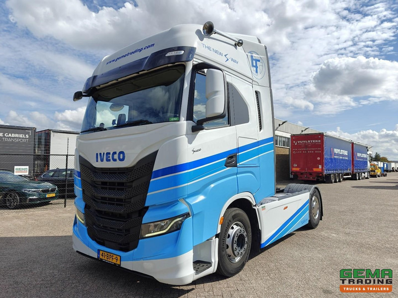 Iveco S-WAY 420 4x2 Euro6D - Dubbele Tanks - StandAirco - Navi - SMARTTacho V2 - 04/2026 APK - Sattelzugmaschine: das Bild 1 Iveco S-WAY 420 4x2 Euro6D - Dubbele Tanks - StandAirco - Navi - SMARTTacho V2 - 04/2026 APK - Sattelzugmaschine: das Bild 1