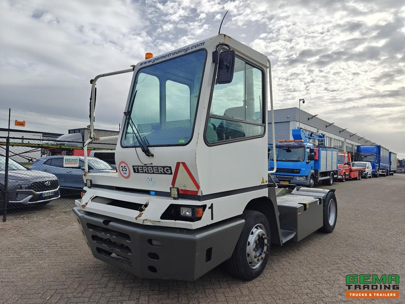 Terberg YT222 Gereviseerde Allison Versnellingsbak - Schotel 27T - Vangmuil - Cummins - Landbouw Kenteken 40km/h - Terminaltraktor: das Bild 1 Terberg YT222 Gereviseerde Allison Versnellingsbak - Schotel 27T - Vangmuil - Cummins - Landbouw Kenteken 40km/h - Terminaltraktor: das Bild 1