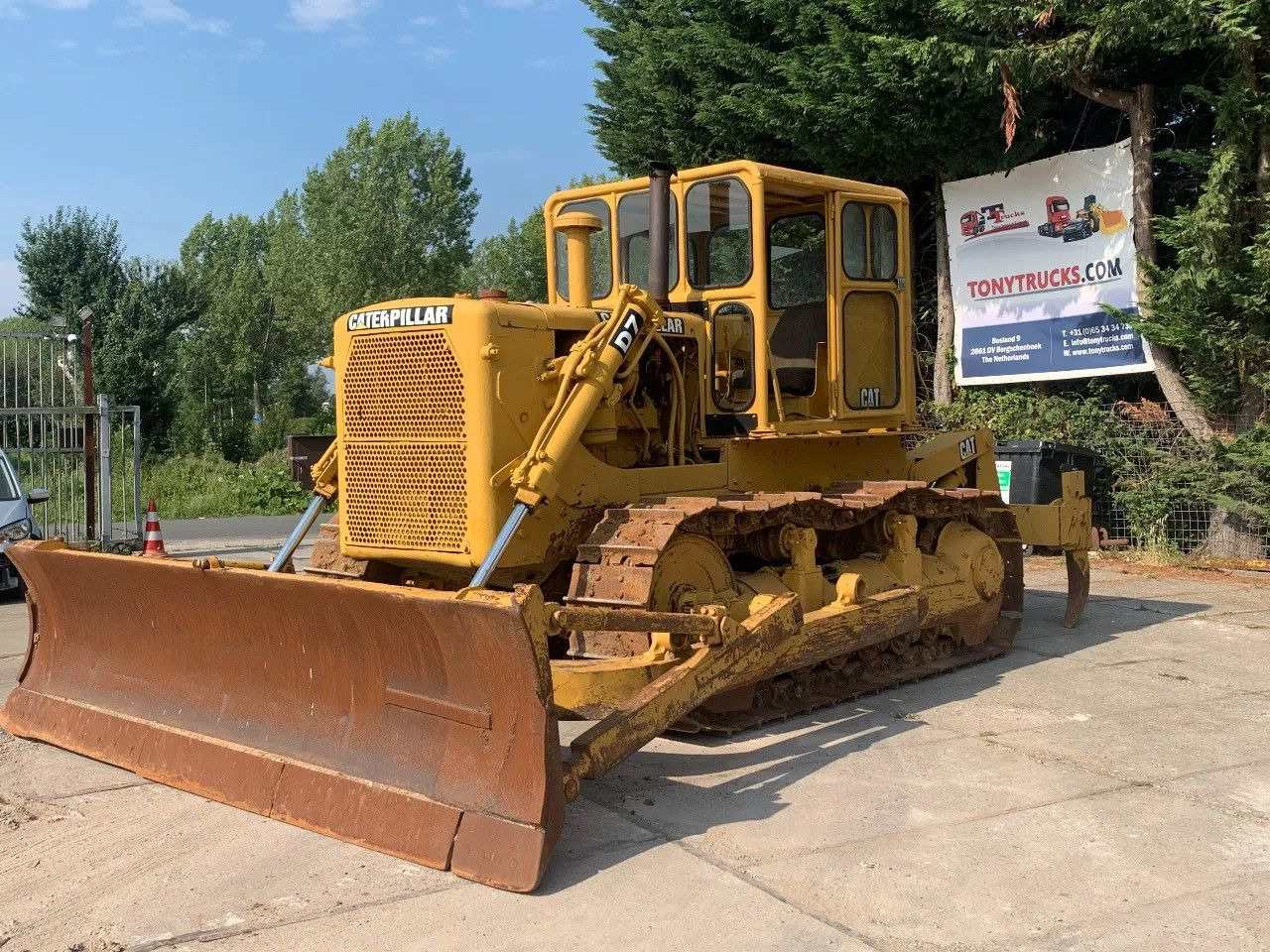 CAT Caterpillar D7E Bulldozer with ripper CLUTCH DEF CAT D7E Bulldozer with ripper CLUTCH DEFECT - Bulldozer: das Bild 2 CAT Caterpillar D7E Bulldozer with ripper CLUTCH DEF CAT D7E Bulldozer with ripper CLUTCH DEFECT - Bulldozer: das Bild 2