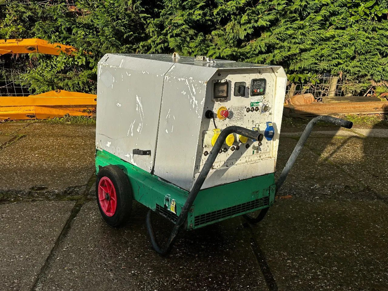 HARRINGTON HRD060D 6 KVA GENERATOR 110V+230V HARRINGTON HRD060D 6 KVA GENERATOR 110V+2 - Stromgenerator: das Bild 2 HARRINGTON HRD060D 6 KVA GENERATOR 110V+230V HARRINGTON HRD060D 6 KVA GENERATOR 110V+2 - Stromgenerator: das Bild 2