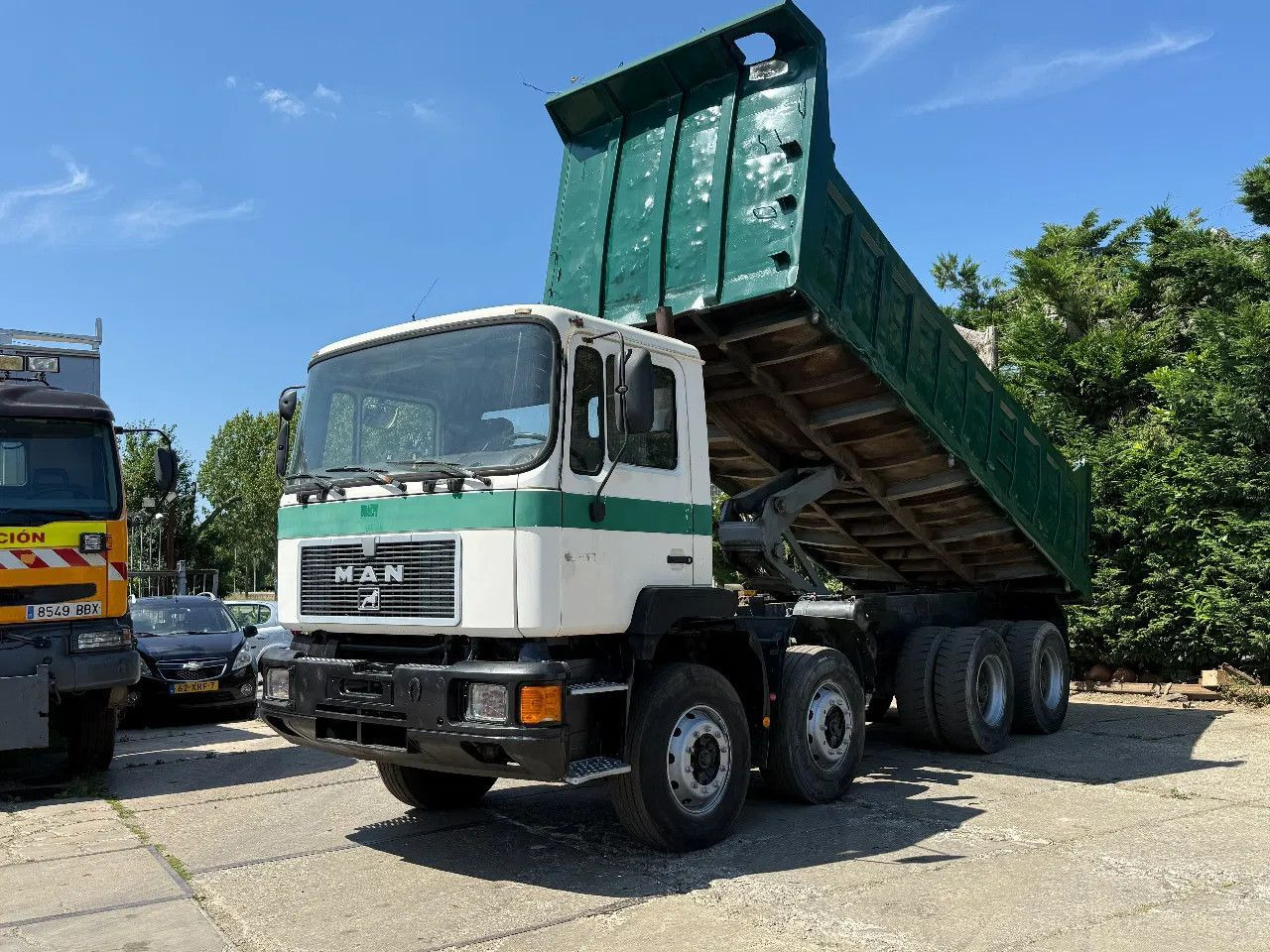 MAN 35.372 8X4 Tipper Spring/Spring ZF Manual Gear E - Kipper: das Bild 2 MAN 35.372 8X4 Tipper Spring/Spring ZF Manual Gear E - Kipper: das Bild 2