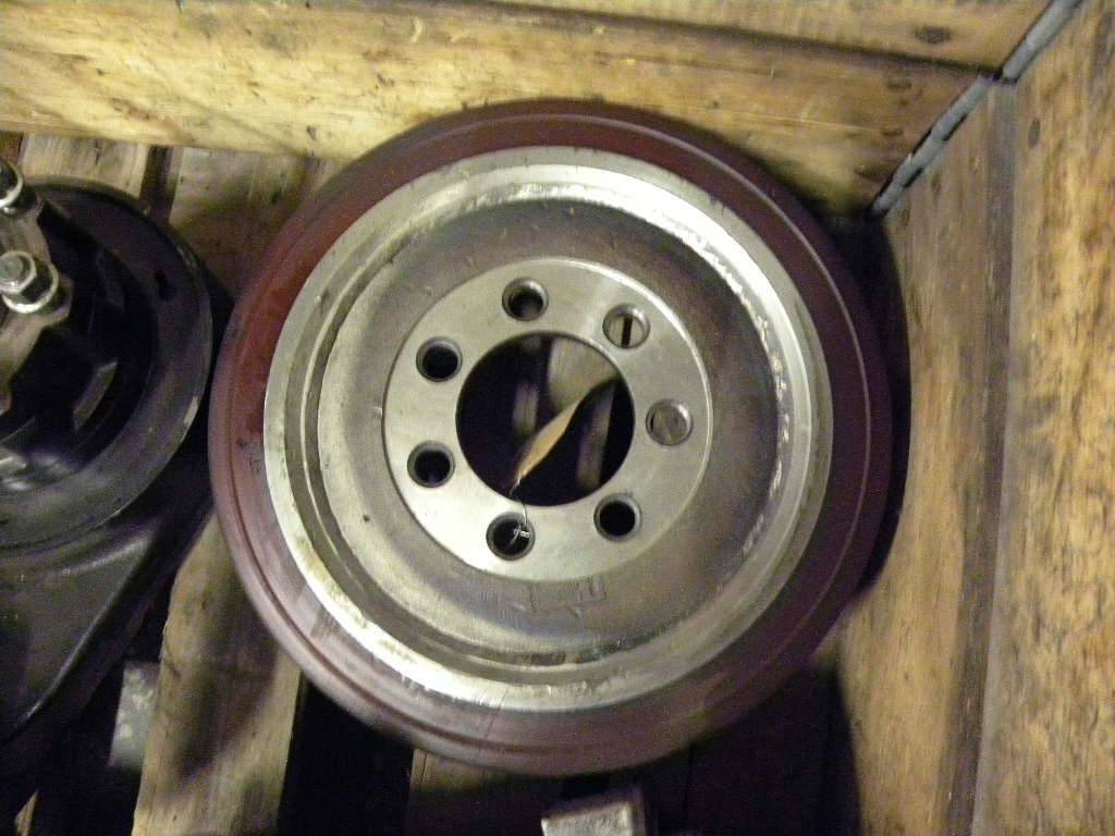 Drive wheel for Caterpillar - Lenkung für Flurförderzeug: das Bild 1 Drive wheel for Caterpillar - Lenkung für Flurförderzeug: das Bild 1