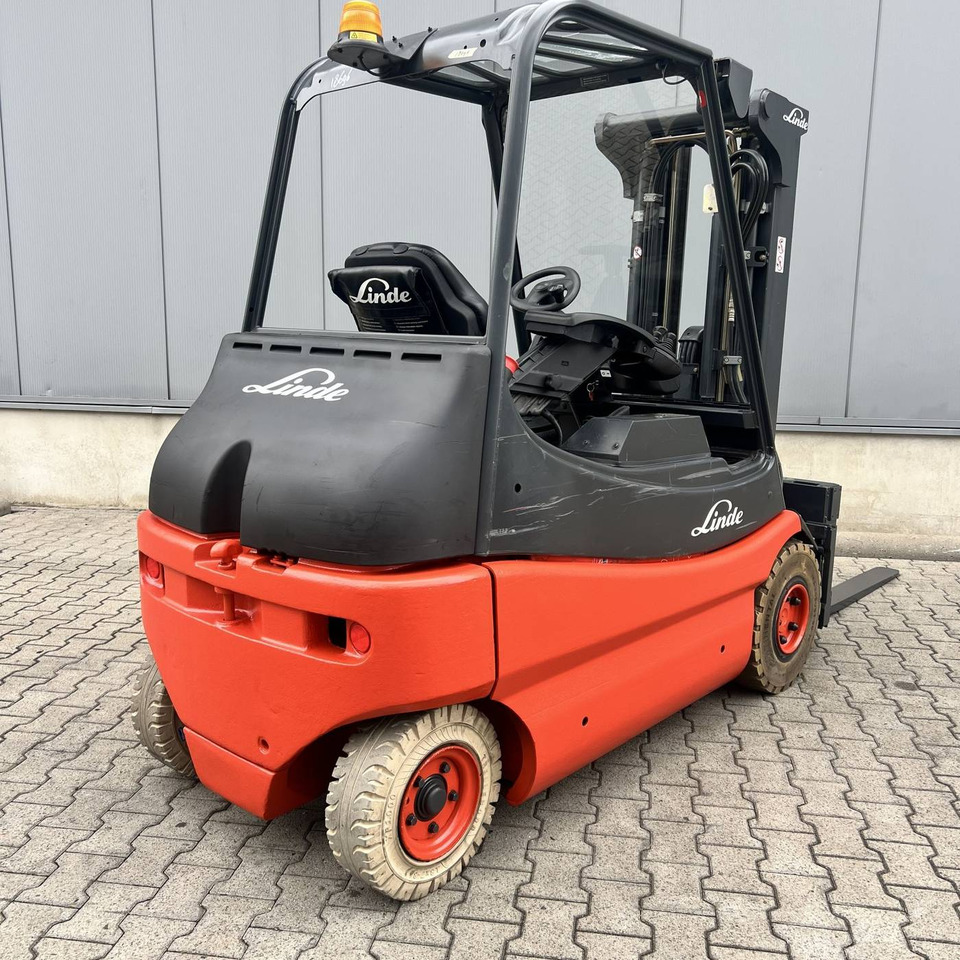 Linde E25 (336-02) - Elektrostapler: das Bild 2 Linde E25 (336-02) - Elektrostapler: das Bild 2