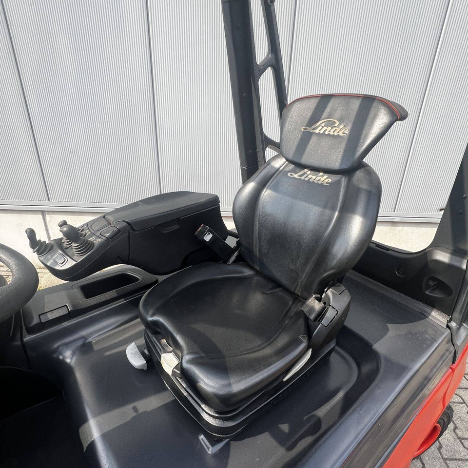 Linde E25L (387) - Elektrostapler: das Bild 4 Linde E25L (387) - Elektrostapler: das Bild 4