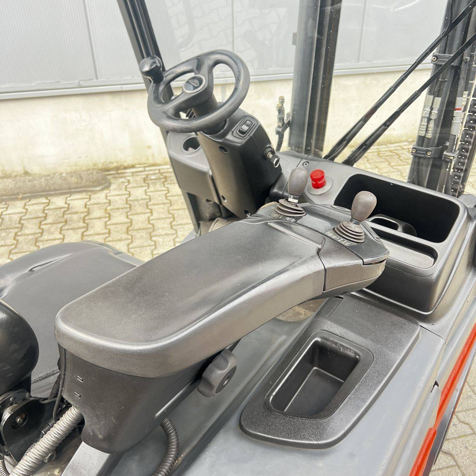 Linde E25L (387) - Elektrostapler: das Bild 3 Linde E25L (387) - Elektrostapler: das Bild 3