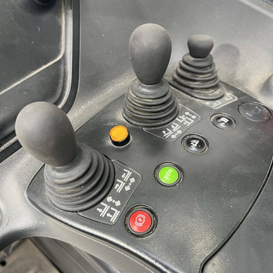 Linde R20 HD (1120) - Schubmaststapler: das Bild 4 Linde R20 HD (1120) - Schubmaststapler: das Bild 4