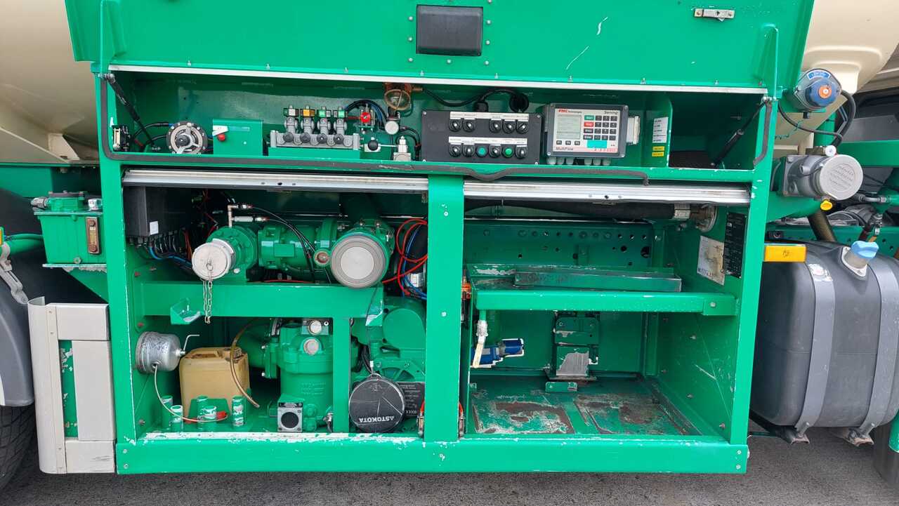 MERCEDES AXOR - Tankwagen: das Bild 4 MERCEDES AXOR - Tankwagen: das Bild 4