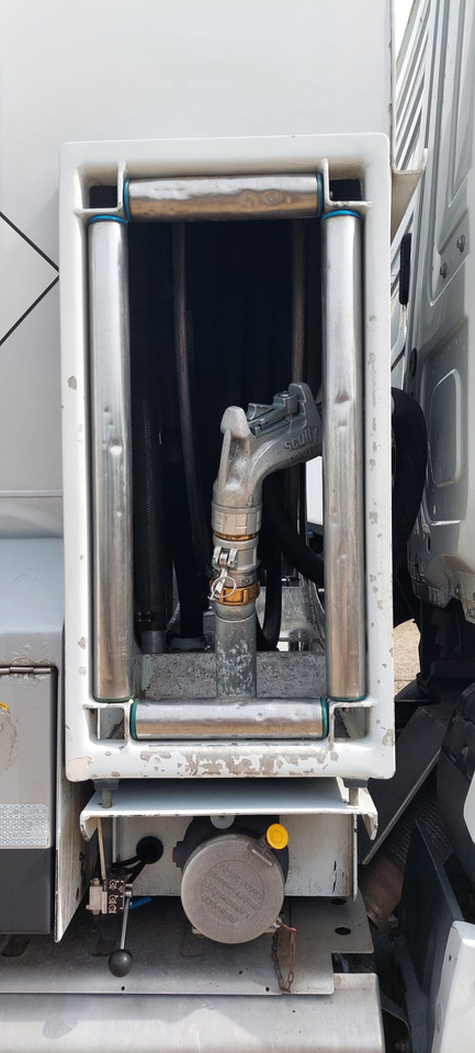 MERCEDES Antos - Tankwagen: das Bild 3 MERCEDES Antos - Tankwagen: das Bild 3