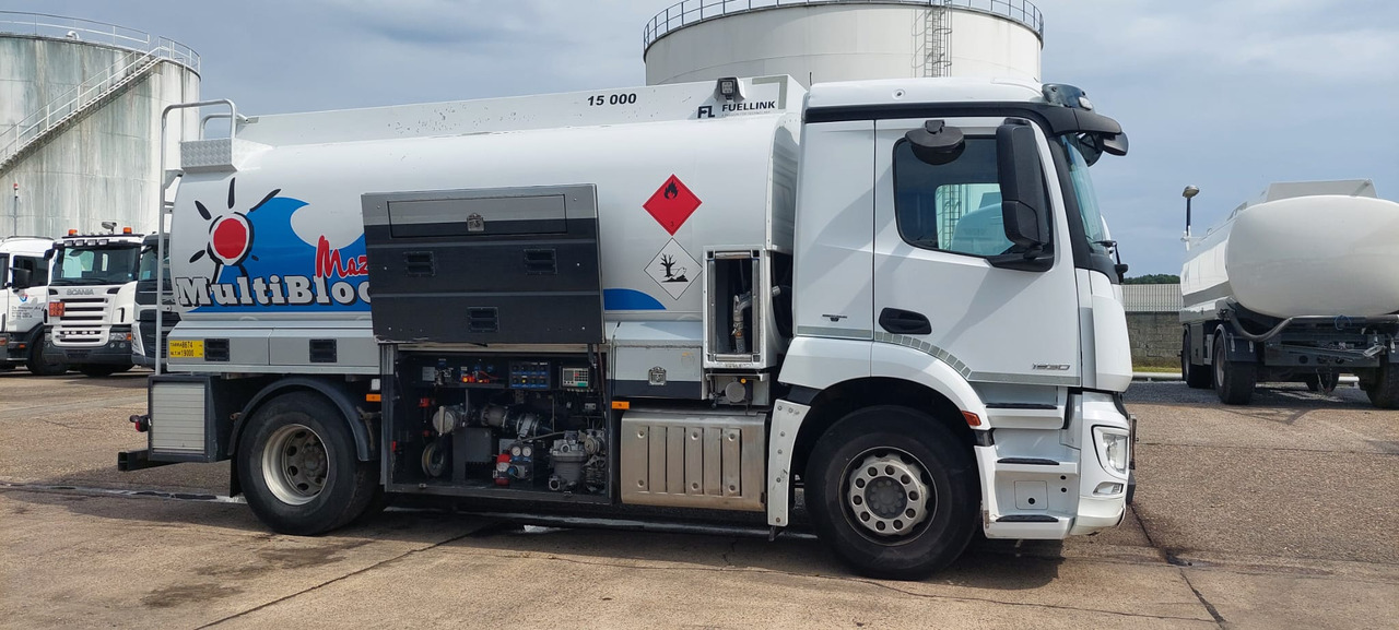 Tankwagen MERCEDES Antos: das Bild 9