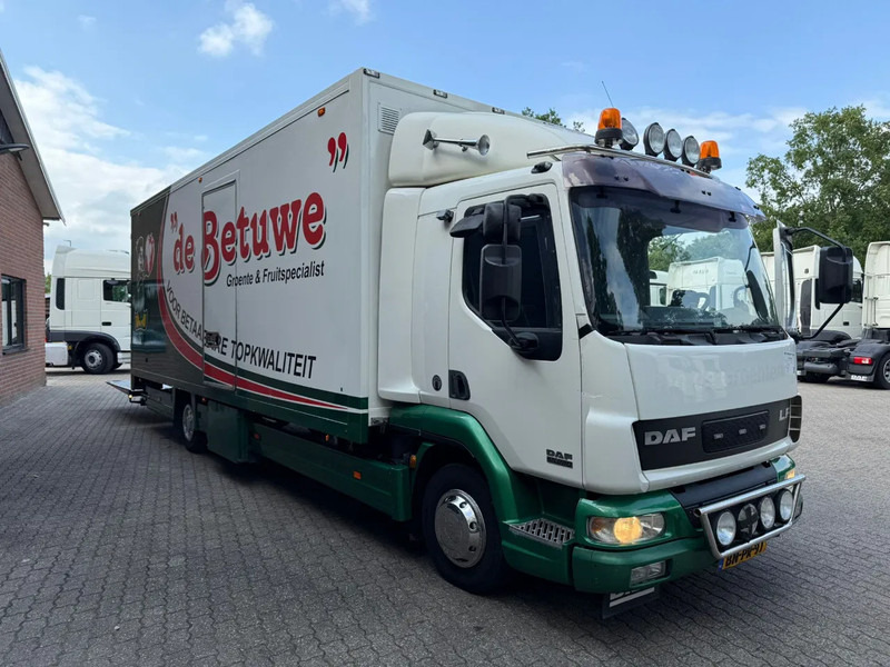 DAF LF 45.220 Laadklep/LBW Zijdeur Slaapcabine AHK NL truck - Koffer LKW: das Bild 2 DAF LF 45.220 Laadklep/LBW Zijdeur Slaapcabine AHK NL truck - Koffer LKW: das Bild 2