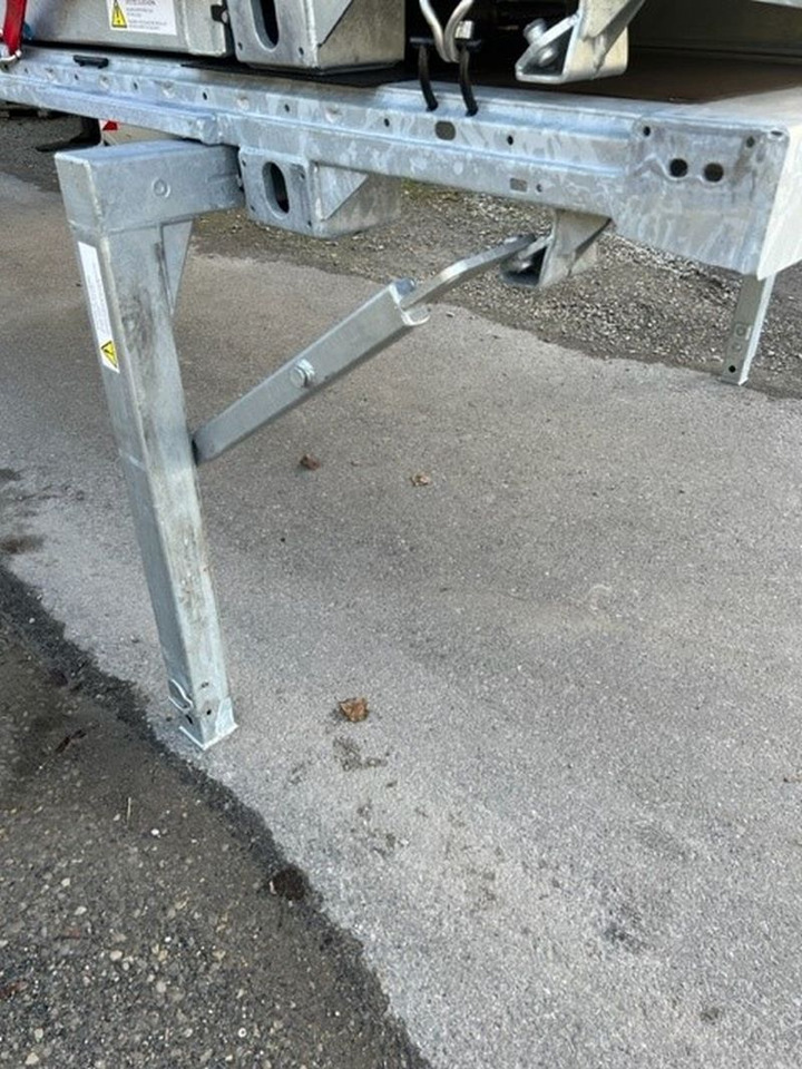 Kögel Wechselrahmen, BDF-System, 7.450 mm lang. - Pritschenaufbau: das Bild 4 Kögel Wechselrahmen, BDF-System, 7.450 mm lang. - Pritschenaufbau: das Bild 4