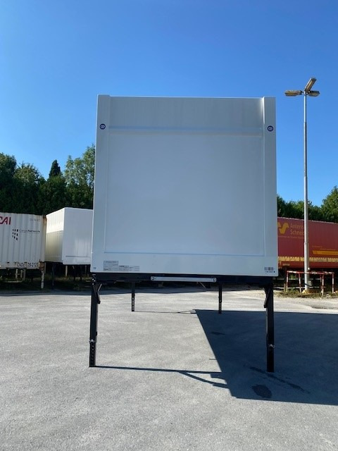 Krone BDF-System, 7.450 mm lang, Dach isoliert - Kofferaufbau: das Bild 2 Krone BDF-System, 7.450 mm lang, Dach isoliert - Kofferaufbau: das Bild 2