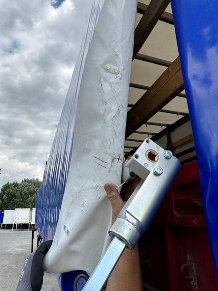 Krone BDF-System, 7.450 mm lang, neue ROLLFIXPLANE in RAL 5002 Ultramarinblau, - Planenaufbau: das Bild 2 Krone BDF-System, 7.450 mm lang, neue ROLLFIXPLANE in RAL 5002 Ultramarinblau, - Planenaufbau: das Bild 2