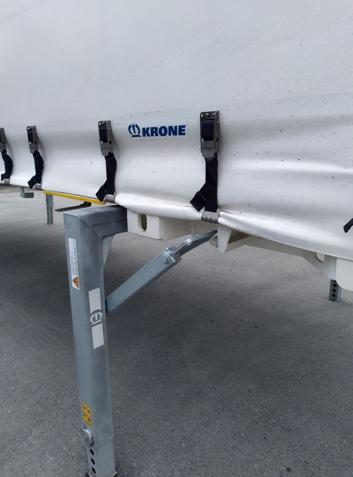 Krone BDF-System, 7.820 mm lang. - Planenaufbau: das Bild 1 Krone BDF-System, 7.820 mm lang. - Planenaufbau: das Bild 1