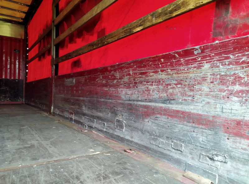 Krone Wechselpritsche mit Bordwänden und Plane, BDF-System, 7.450 mm lang. - Planenaufbau: das Bild 4 Krone Wechselpritsche mit Bordwänden und Plane, BDF-System, 7.450 mm lang. - Planenaufbau: das Bild 4