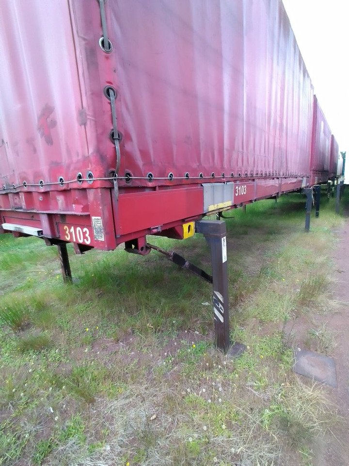 Krone Wechselpritsche mit Bordwänden und Plane, BDF-System, 7.450 mm lang. - Planenaufbau: das Bild 2 Krone Wechselpritsche mit Bordwänden und Plane, BDF-System, 7.450 mm lang. - Planenaufbau: das Bild 2