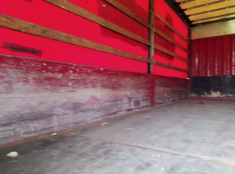 Krone Wechselpritsche mit Bordwänden und Plane, BDF-System, 7.450 mm lang. - Planenaufbau: das Bild 2 Krone Wechselpritsche mit Bordwänden und Plane, BDF-System, 7.450 mm lang. - Planenaufbau: das Bild 2