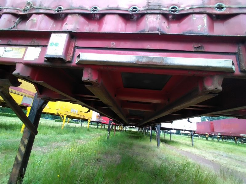 Krone Wechselpritsche mit Bordwänden und Plane, BDF-System, 7.450 mm lang. - Planenaufbau: das Bild 1 Krone Wechselpritsche mit Bordwänden und Plane, BDF-System, 7.450 mm lang. - Planenaufbau: das Bild 1