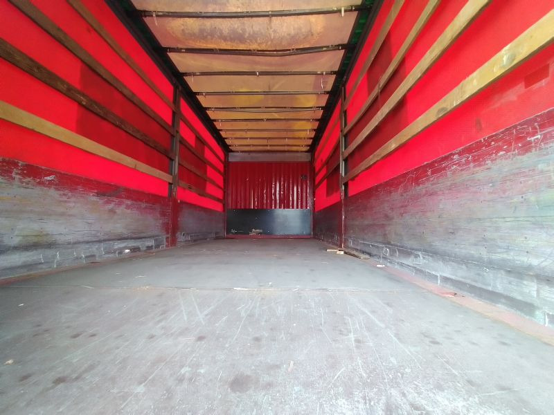 Krone Wechselpritsche mit Bordwänden und Plane, BDF-System, 7.450 mm lang. - Planenaufbau: das Bild 4 Krone Wechselpritsche mit Bordwänden und Plane, BDF-System, 7.450 mm lang. - Planenaufbau: das Bild 4