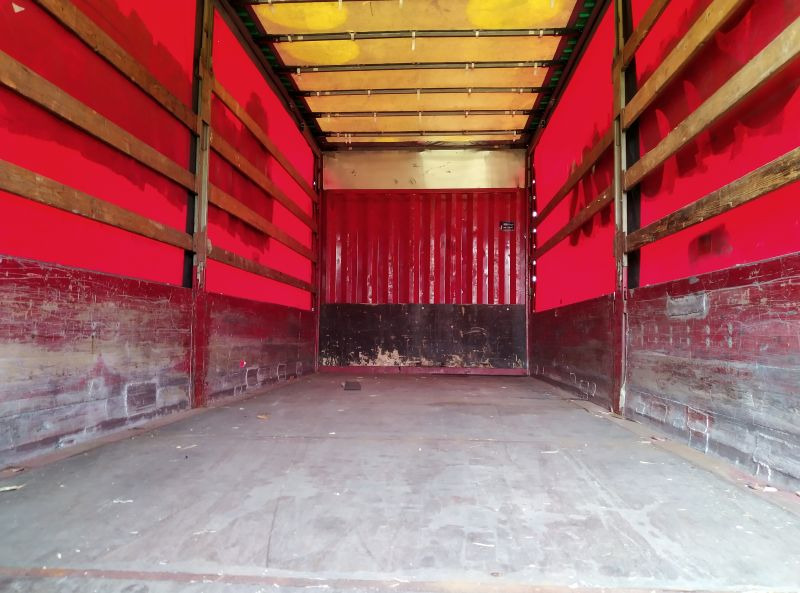 Krone Wechselpritsche mit Bordwänden und Plane, BDF-System, 7.450 mm lang. - Planenaufbau: das Bild 3 Krone Wechselpritsche mit Bordwänden und Plane, BDF-System, 7.450 mm lang. - Planenaufbau: das Bild 3