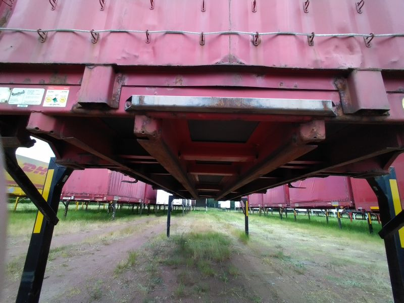 Krone Wechselpritsche mit Bordwänden und Plane, BDF-System, 7.450 mm lang. - Planenaufbau: das Bild 1 Krone Wechselpritsche mit Bordwänden und Plane, BDF-System, 7.450 mm lang. - Planenaufbau: das Bild 1