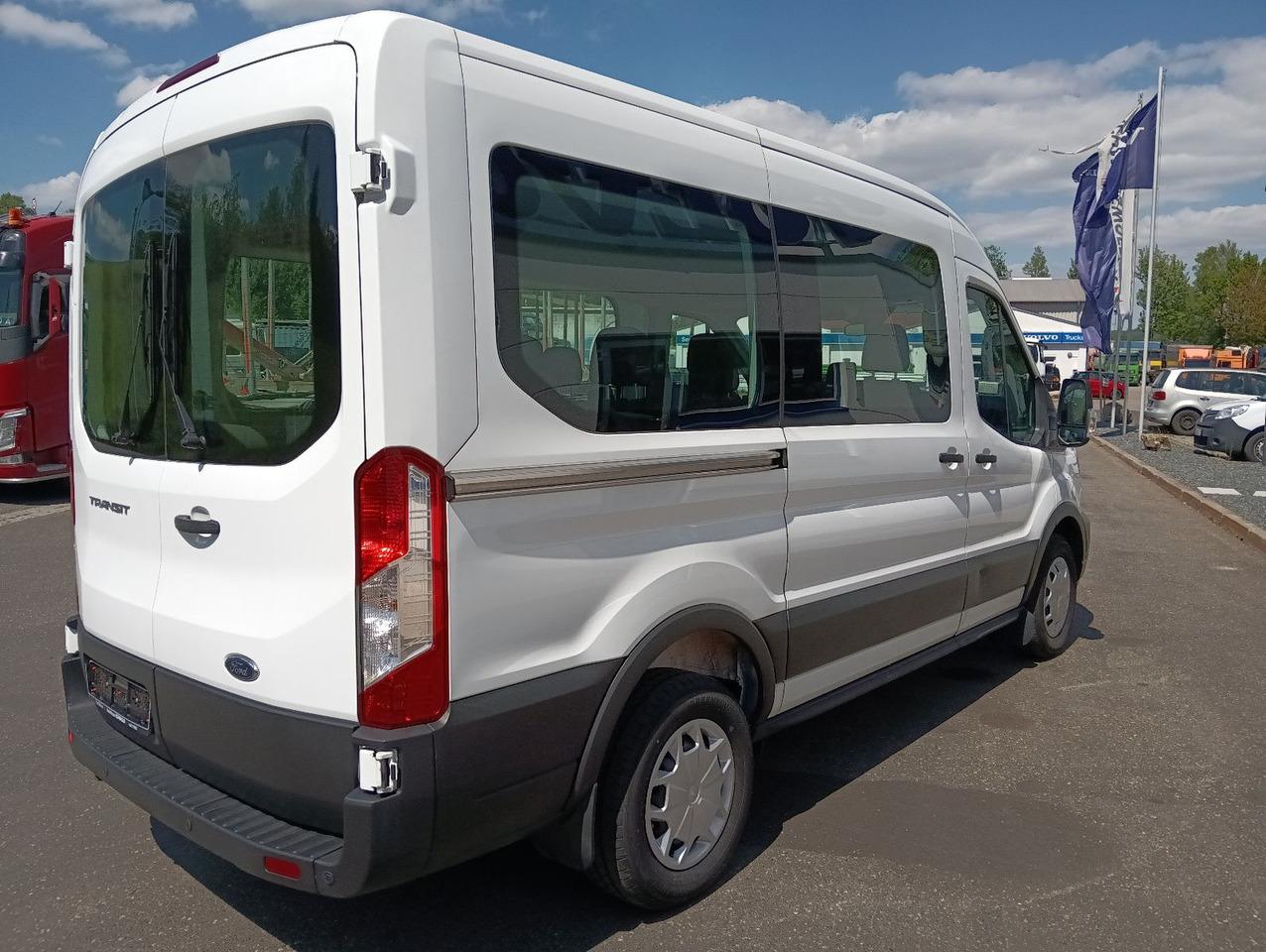 Ford Transit Kombi 350 L2 Trend 9-Sitzer 2xHeizung/Kl - Personentransporter, Transporter mit Doppelkabine: das Bild 3 Ford Transit Kombi 350 L2 Trend 9-Sitzer 2xHeizung/Kl - Personentransporter, Transporter mit Doppelkabine: das Bild 3
