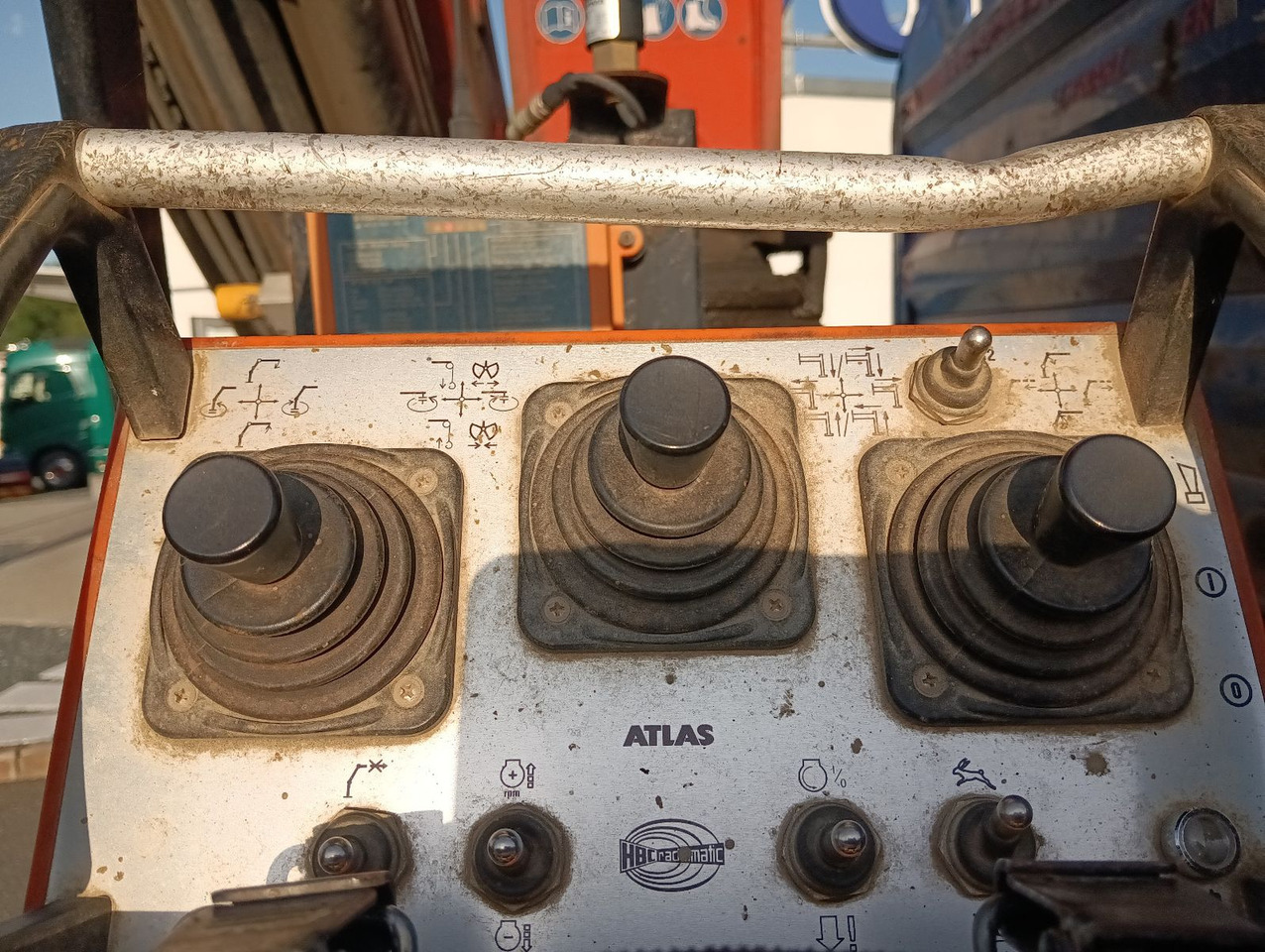 MAN TGS 26:480 6x4 EURO5 ATLAS 240.2E-A4 3-S-Kipper - Kipper, Autokran: das Bild 5 MAN TGS 26:480 6x4 EURO5 ATLAS 240.2E-A4 3-S-Kipper - Kipper, Autokran: das Bild 5