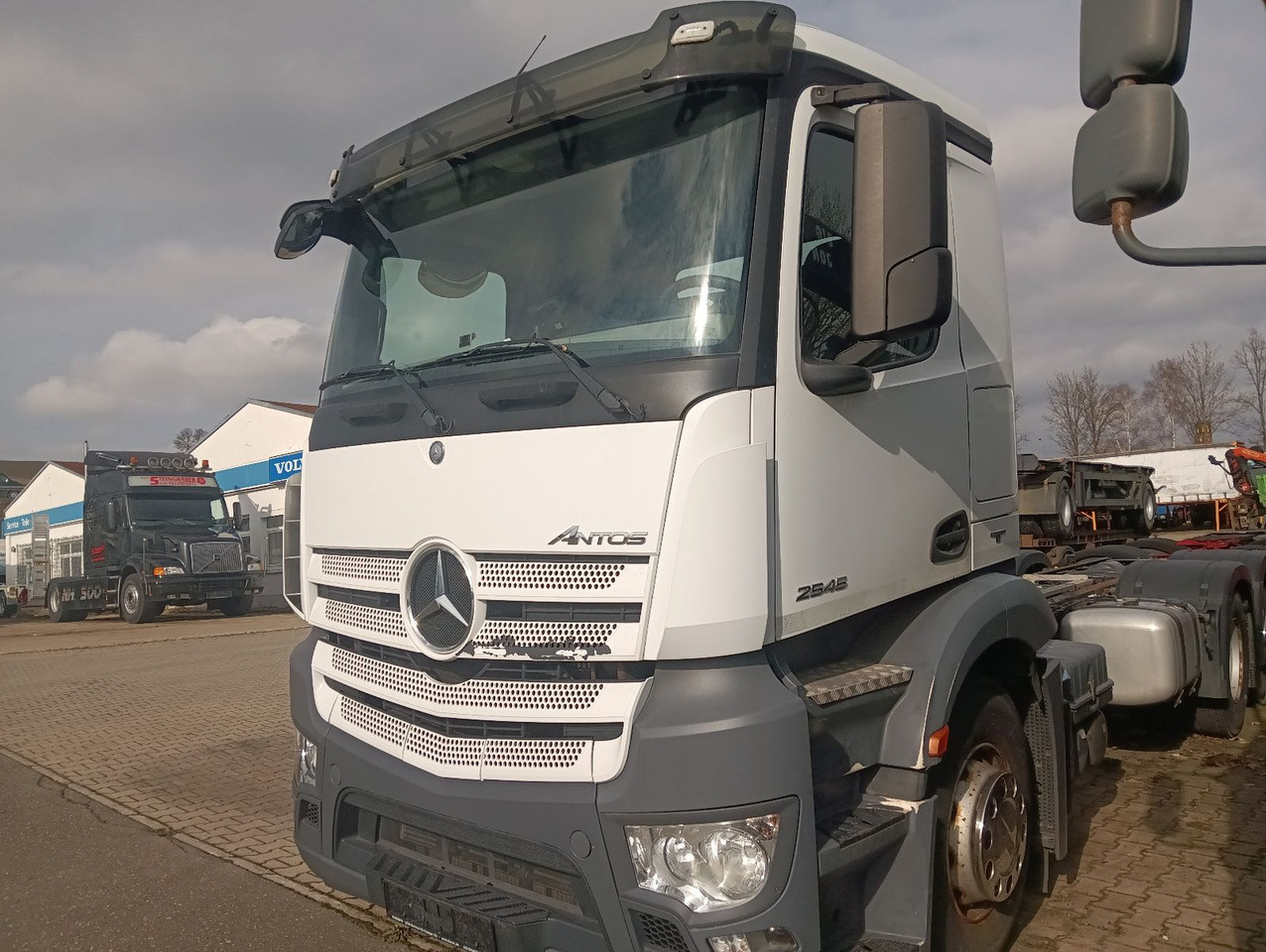 Mercedes-Benz ANTOS 2545 6x2 Lenkachse Luft/Luft PTO AHK - Fahrgestell LKW: das Bild 1 Mercedes-Benz ANTOS 2545 6x2 Lenkachse Luft/Luft PTO AHK - Fahrgestell LKW: das Bild 1